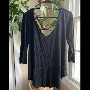 Criss cross black tee